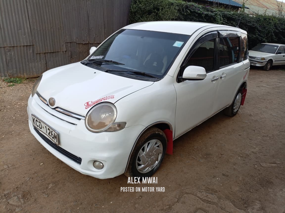Toyota Sienta 2014 White