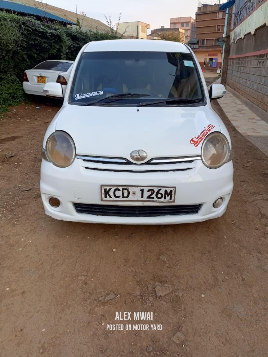 Toyota Sienta 2014 White