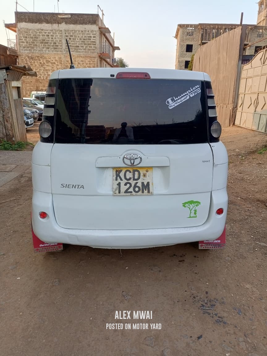 Toyota Sienta 2014 White