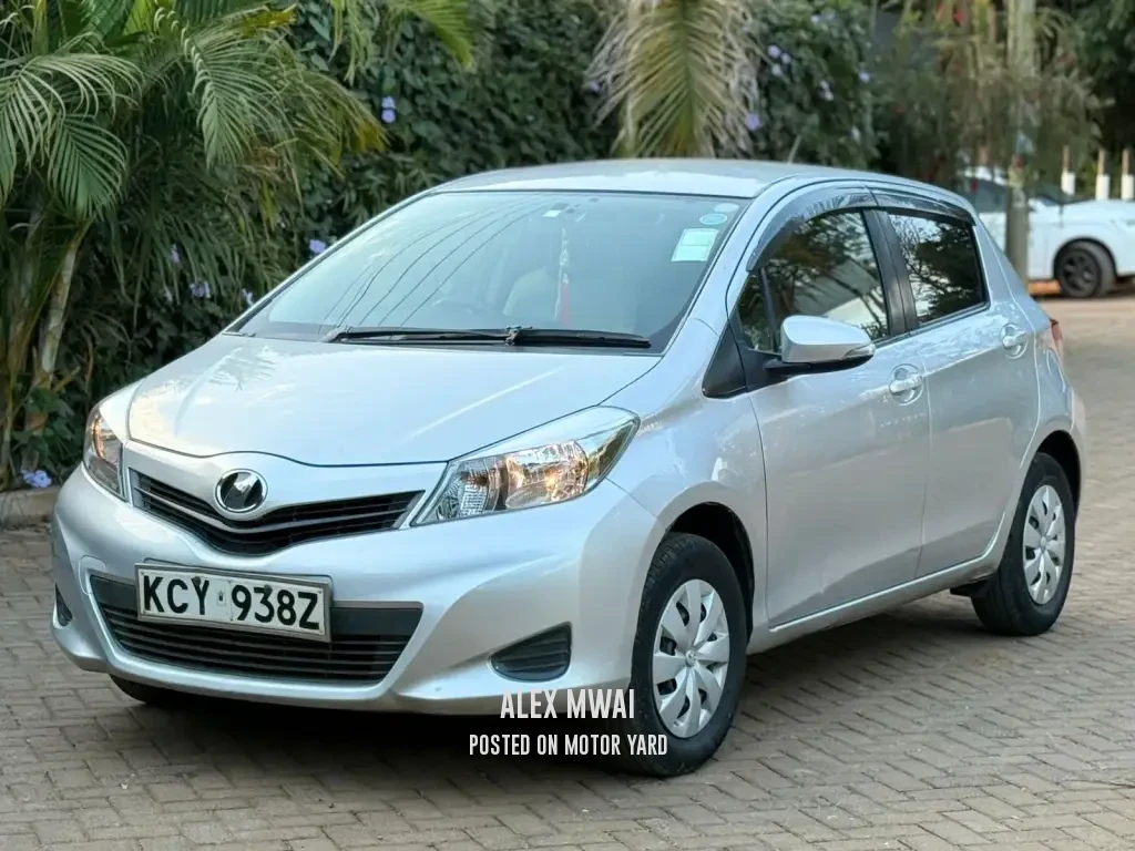 Toyota Vitz 2012 Silver