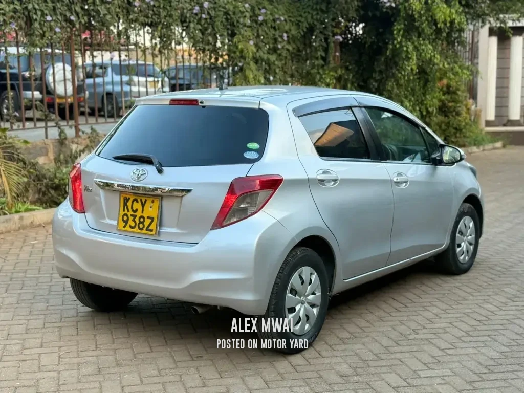 Toyota Vitz 2012 Silver