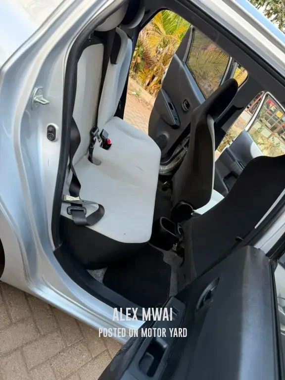 Toyota Vitz 2012 Silver