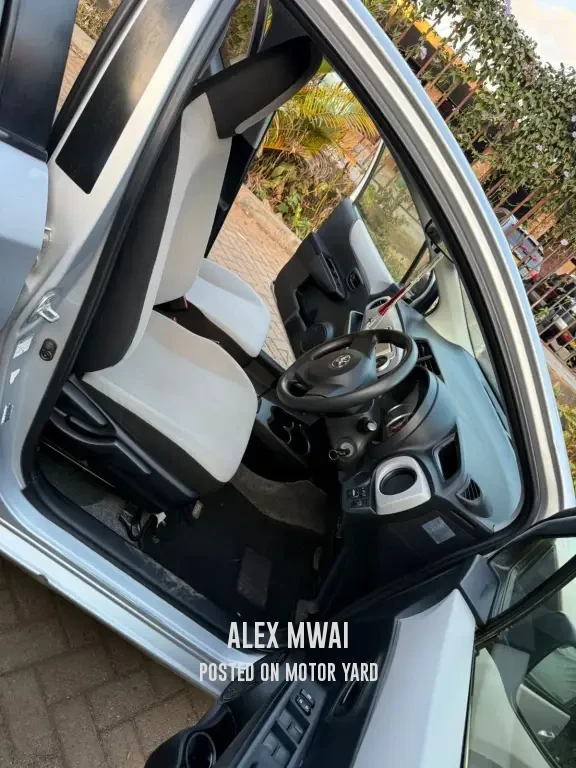 Toyota Vitz 2012 Silver