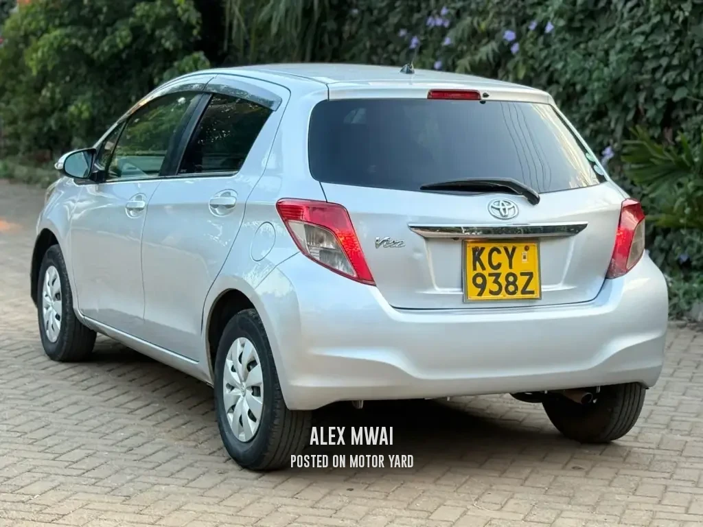 Toyota Vitz 2012 Silver