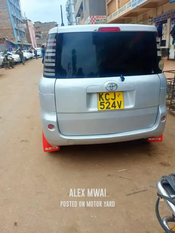 Toyota Sienta 2015 Silver