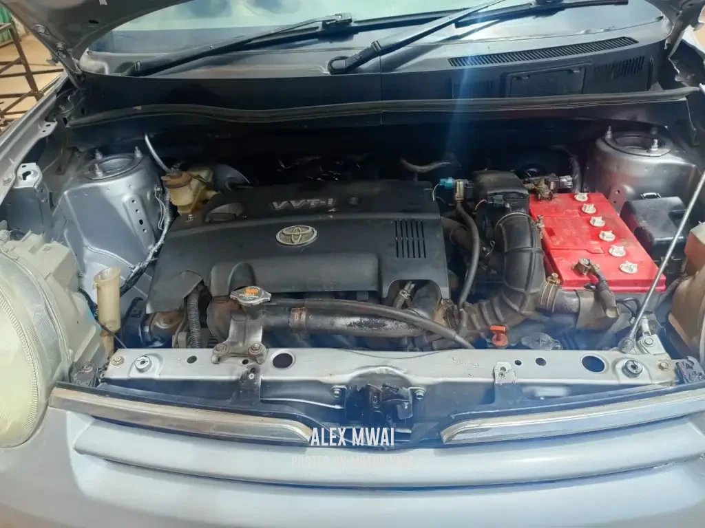 Toyota Sienta 2015 Silver