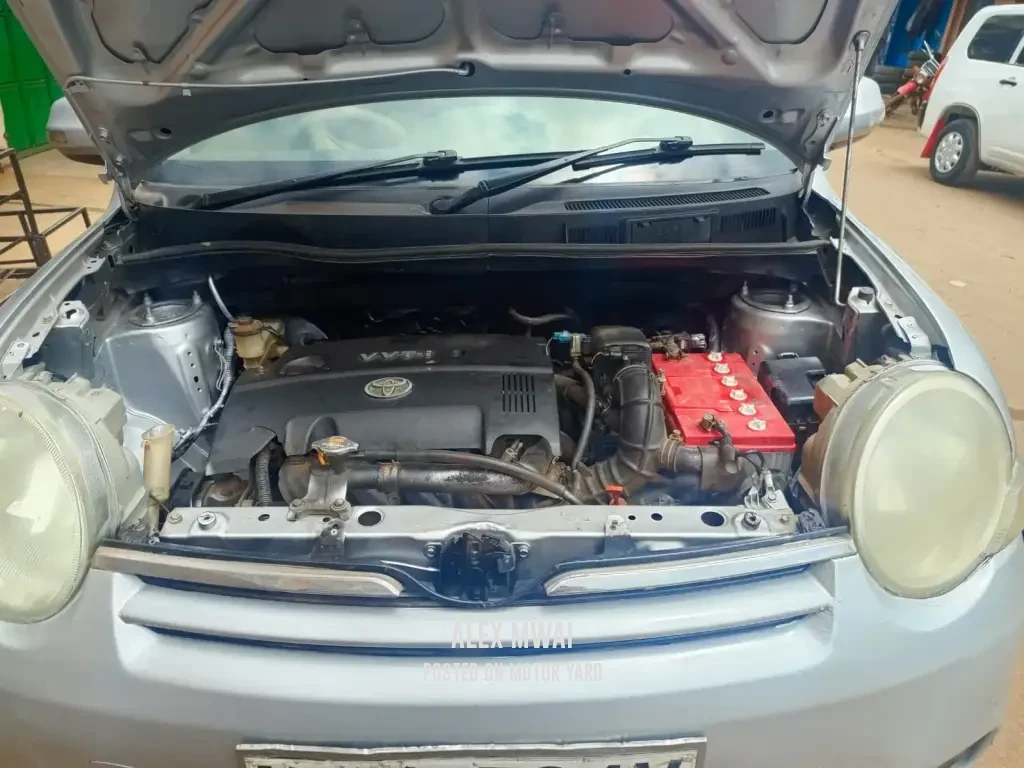 Toyota Sienta 2015 Silver