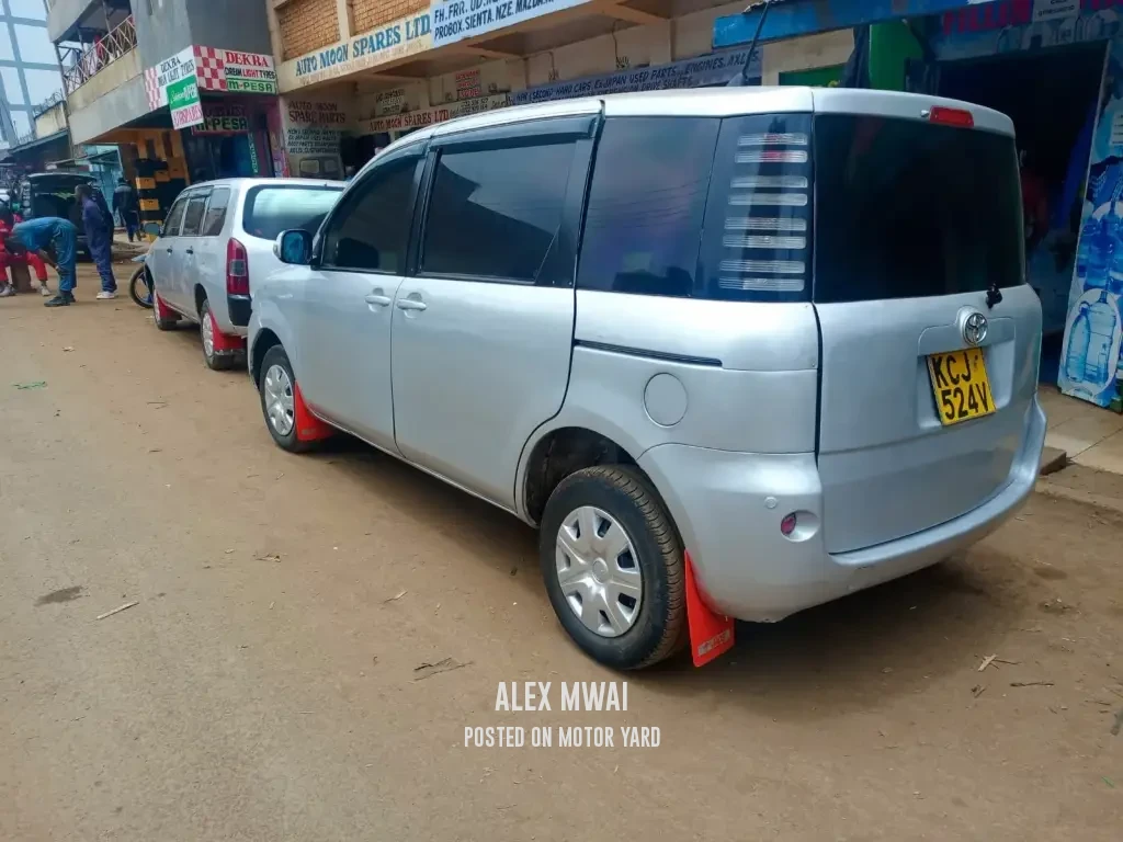 Toyota Sienta 2015 Silver