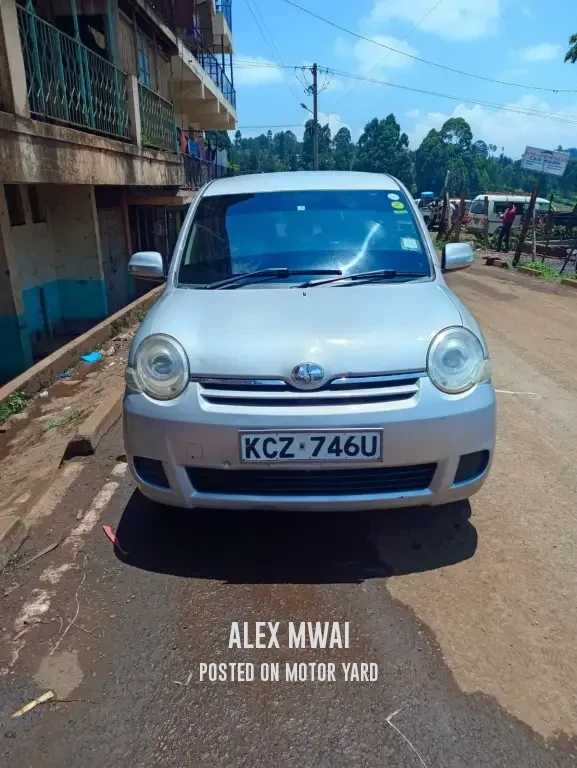 Toyota Sienta 2016 Silver