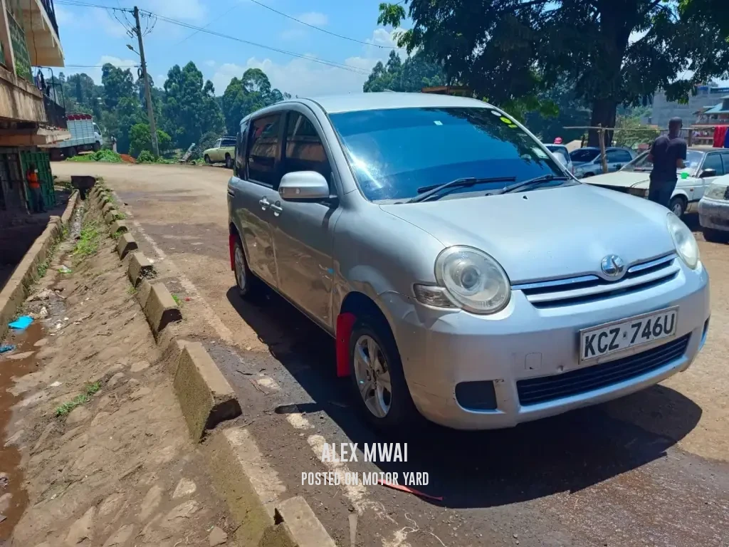 Toyota Sienta 2016 Silver