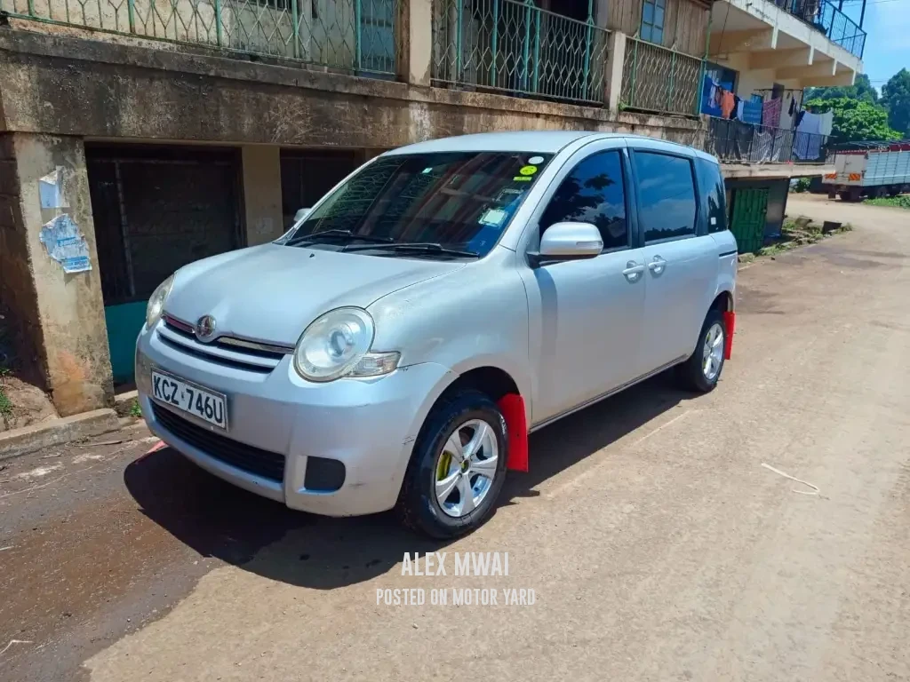 Toyota Sienta 2016 Silver