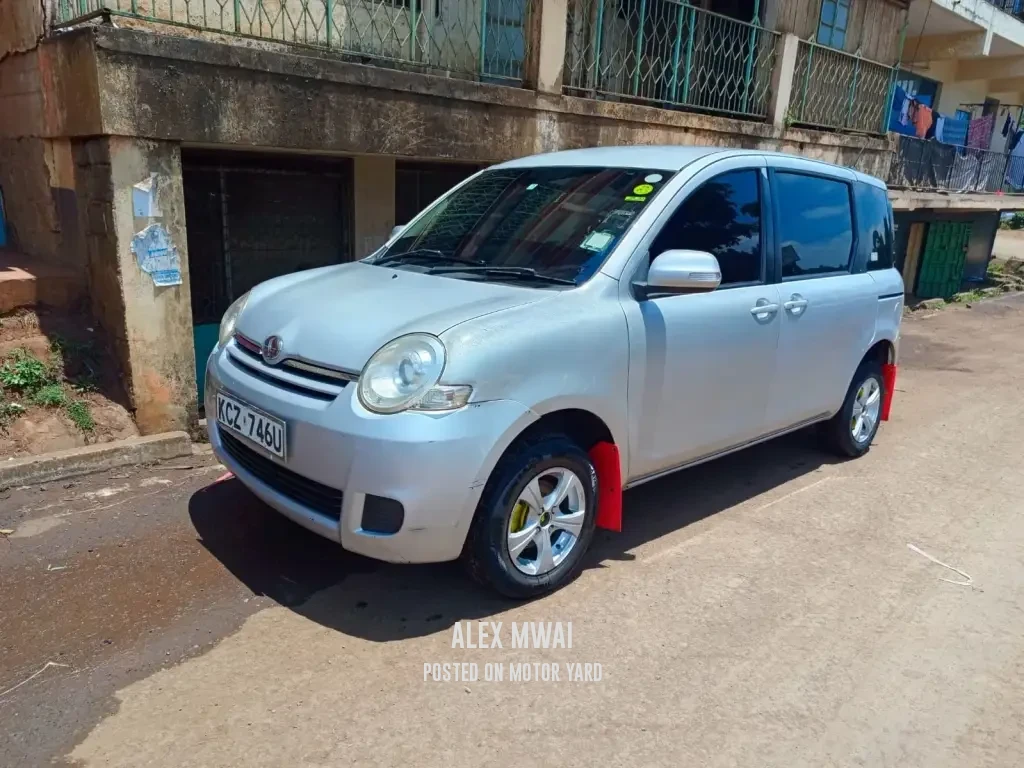 Toyota Sienta 2016 Silver