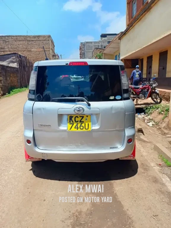 Toyota Sienta 2016 Silver