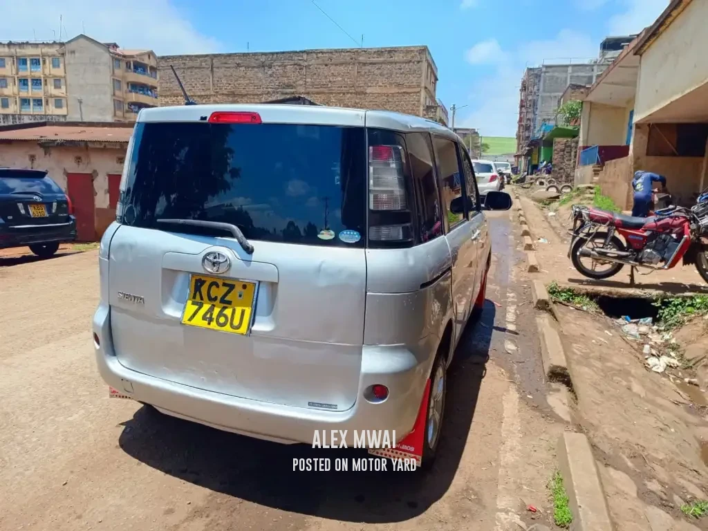 Toyota Sienta 2016 Silver