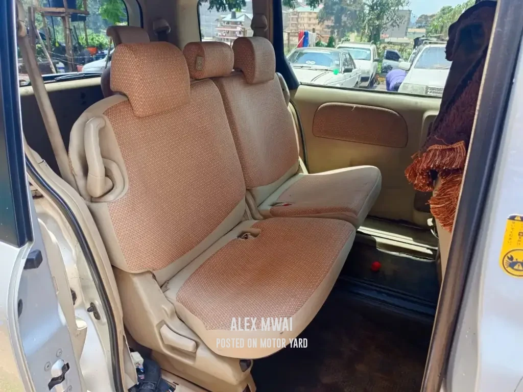 Toyota Sienta 2016 Silver