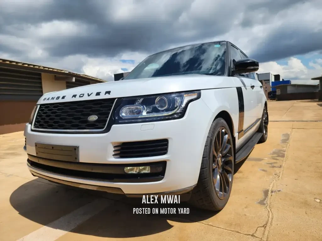 Range Rover Vogue 2022 White