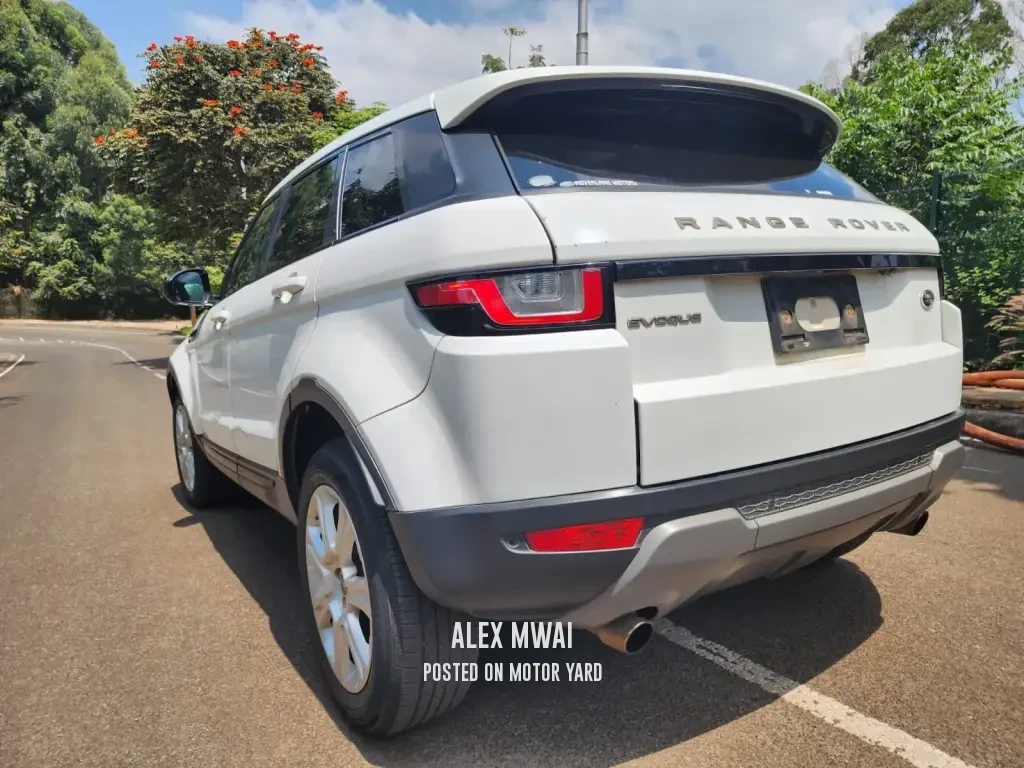 Range Rover Vogue 2022 White