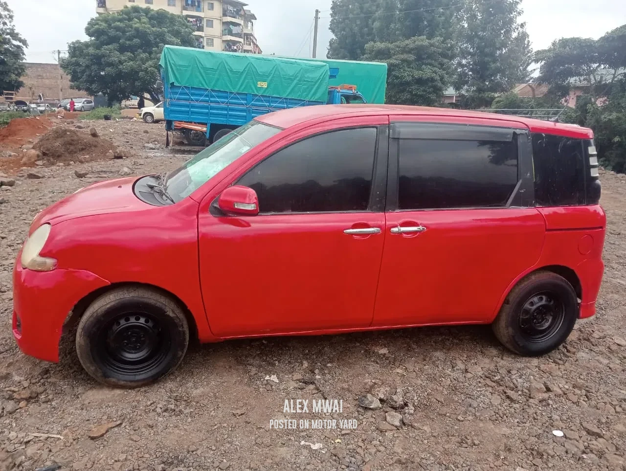 Toyota Sienta 2012 Red