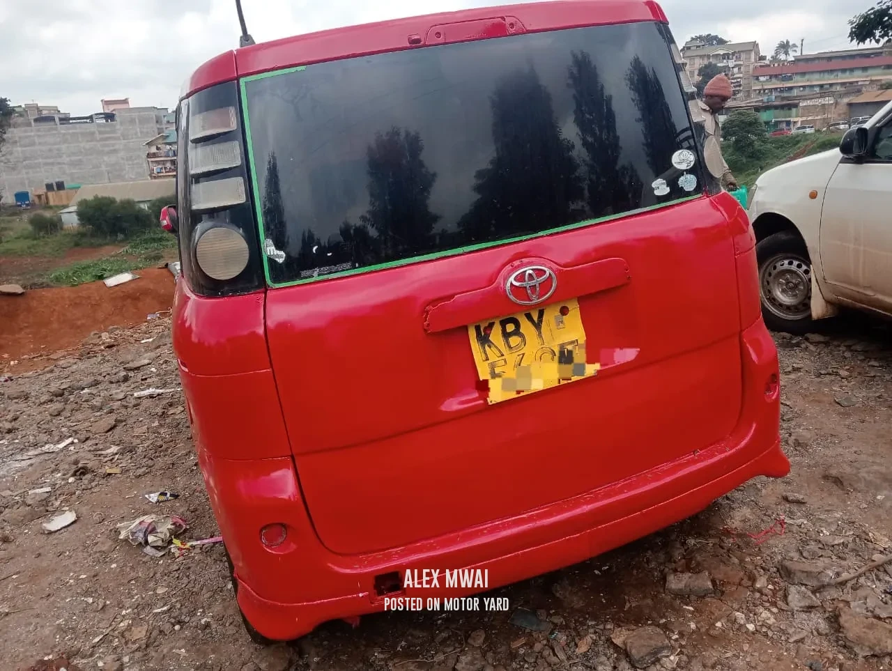 Toyota Sienta 2012 Red