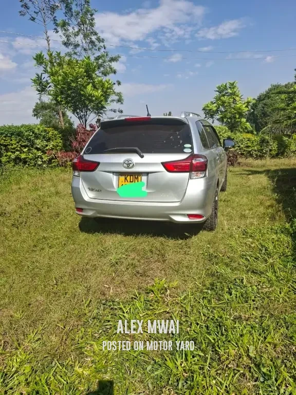 Toyota Fielder 2018 Silver