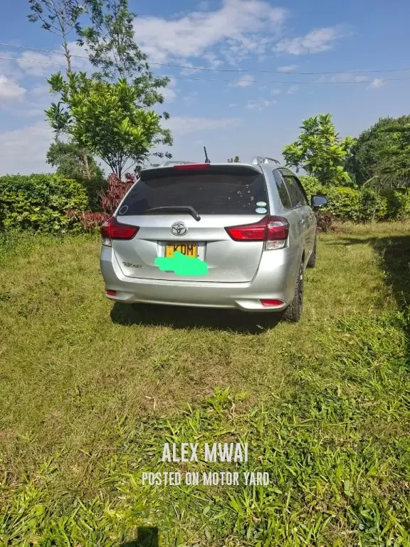 Toyota Fielder 2018 Silver