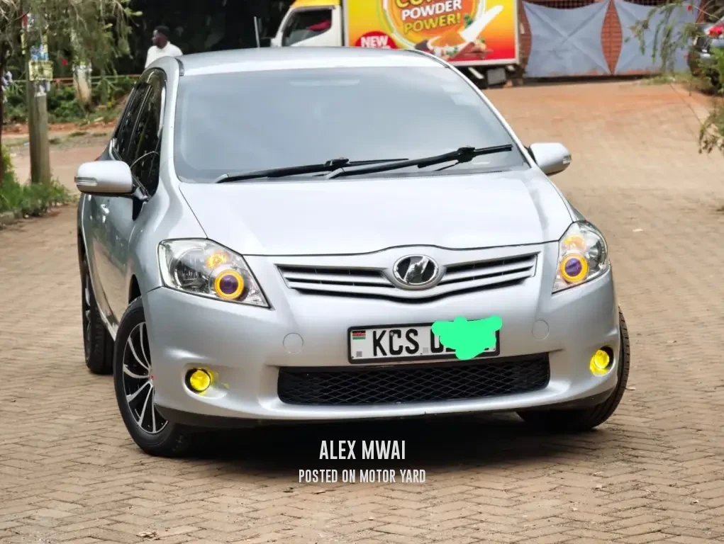 Toyota Auris 2012 Silver