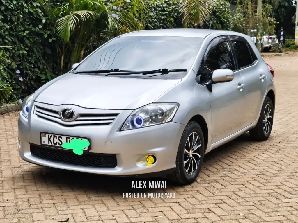 Toyota Auris 2012 Silver