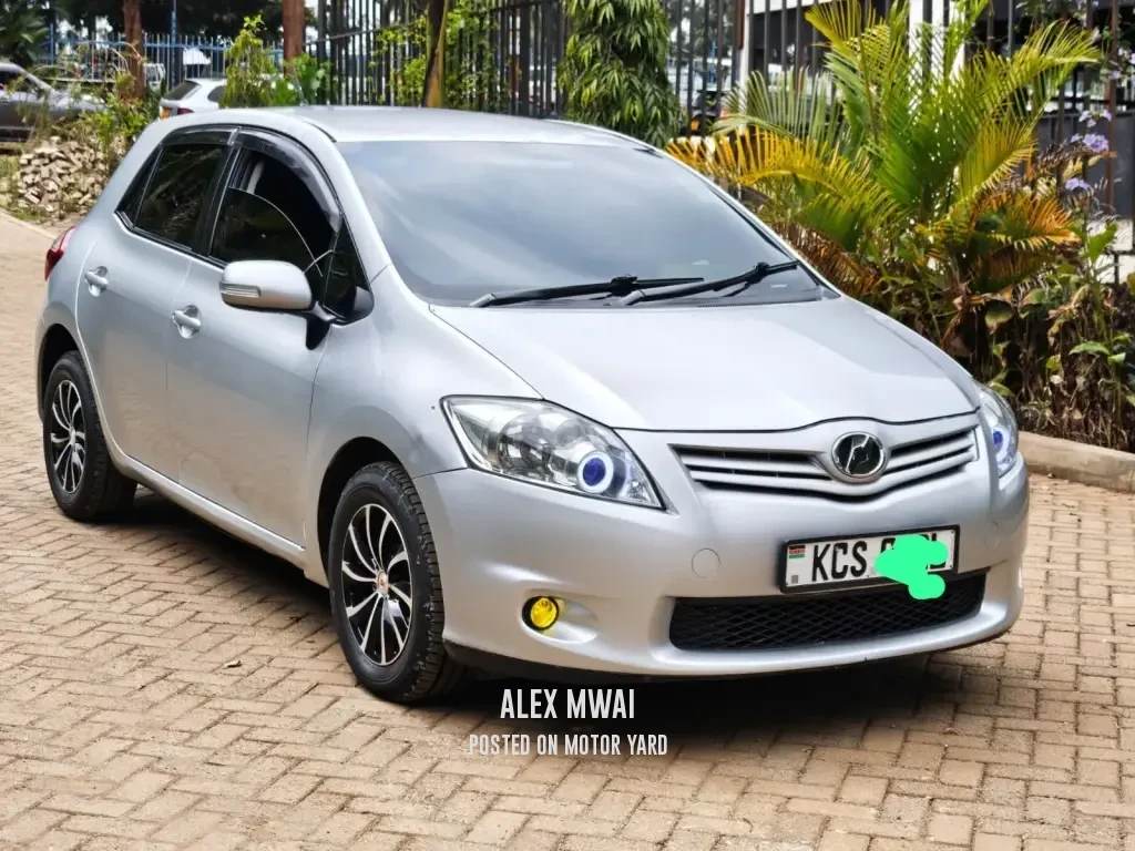 Toyota Auris 2012 Silver