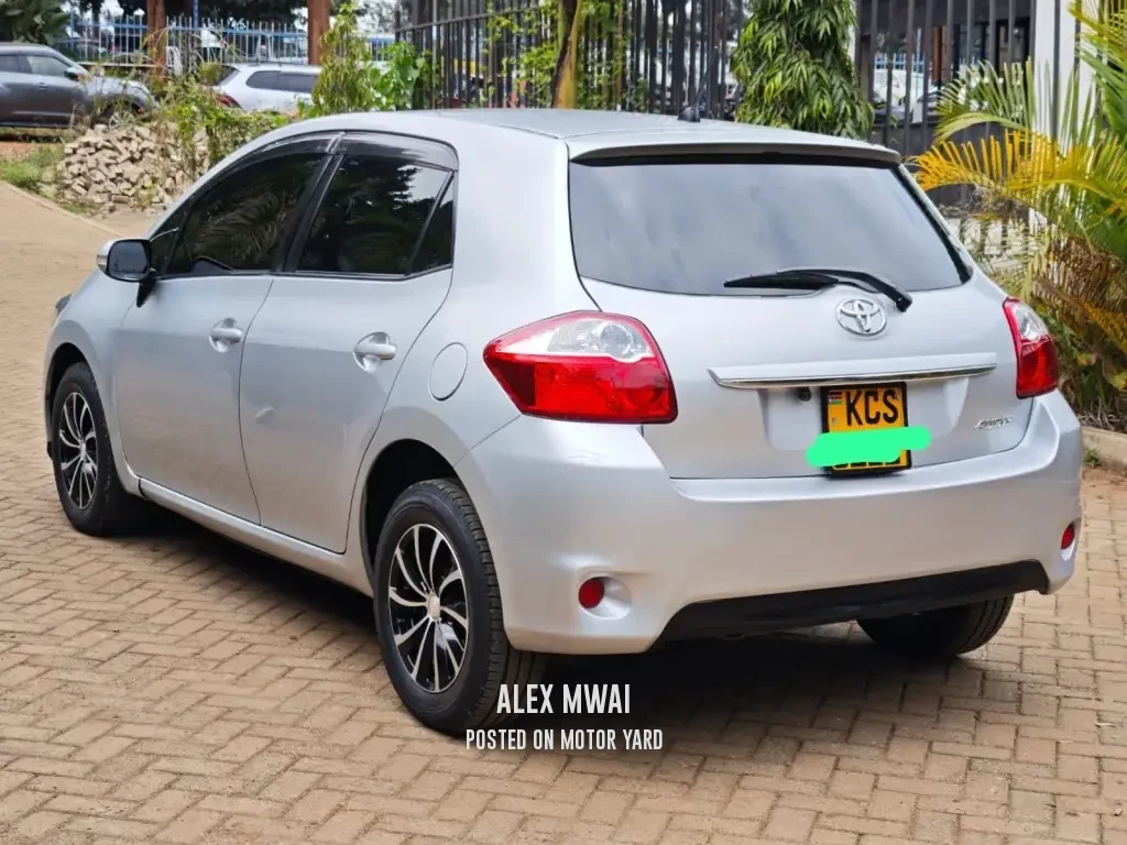 Toyota Auris 2012 Silver