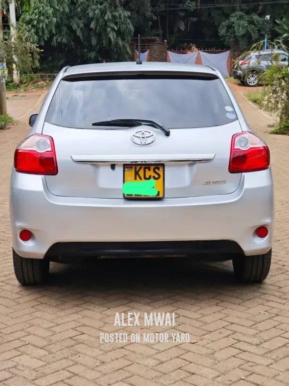 Toyota Auris 2012 Silver