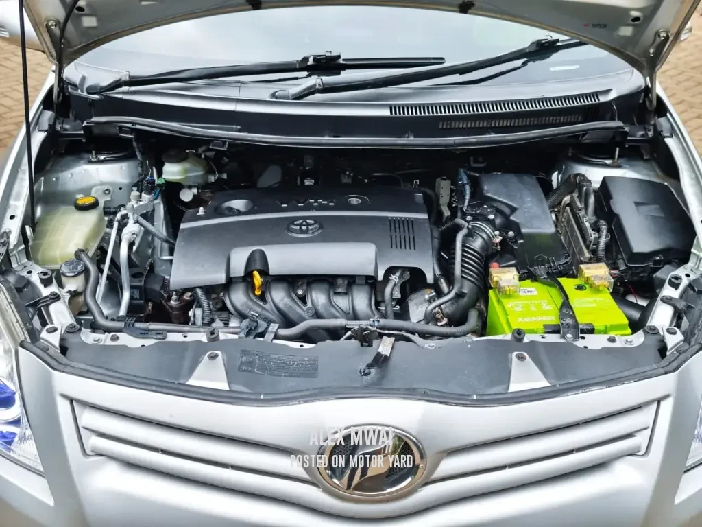 Toyota Auris 2012 Silver