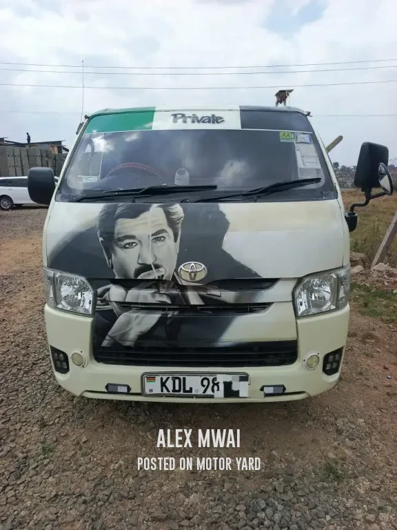 Toyota HiAce 2015 Off White