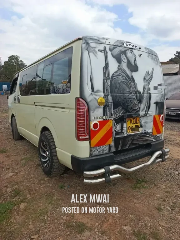 Toyota HiAce 2015 Off White