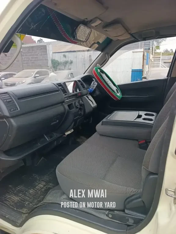 Toyota HiAce 2015 Off White