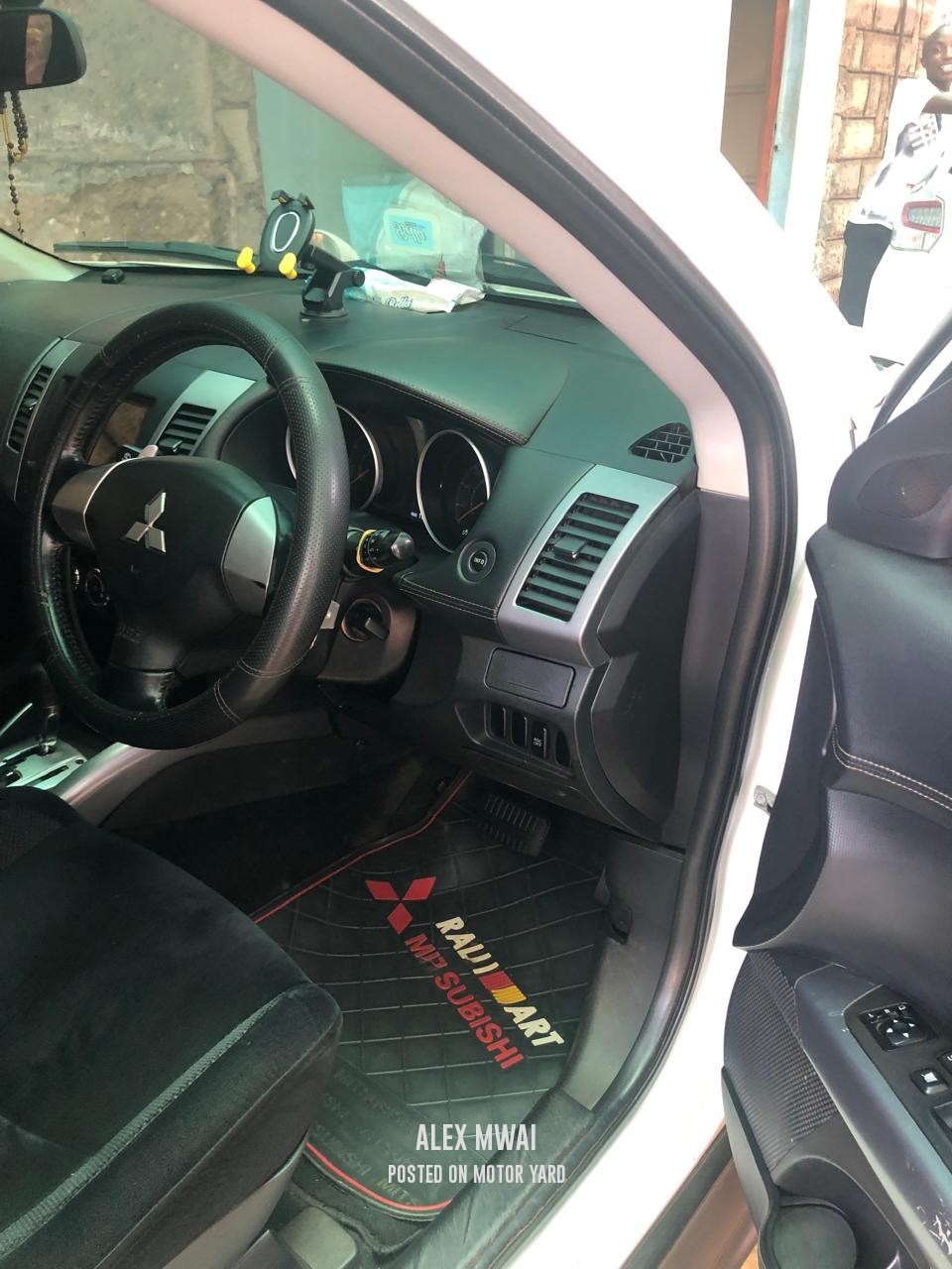 Mitsubishi Outlander 2015 White