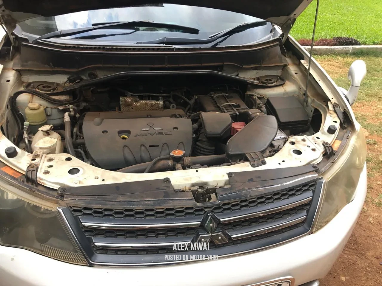 Mitsubishi Outlander 2015 White