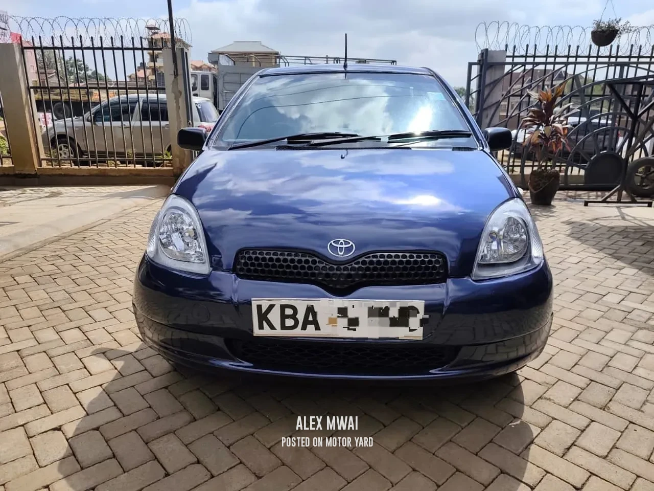 Toyota Vitz 2000 Blue