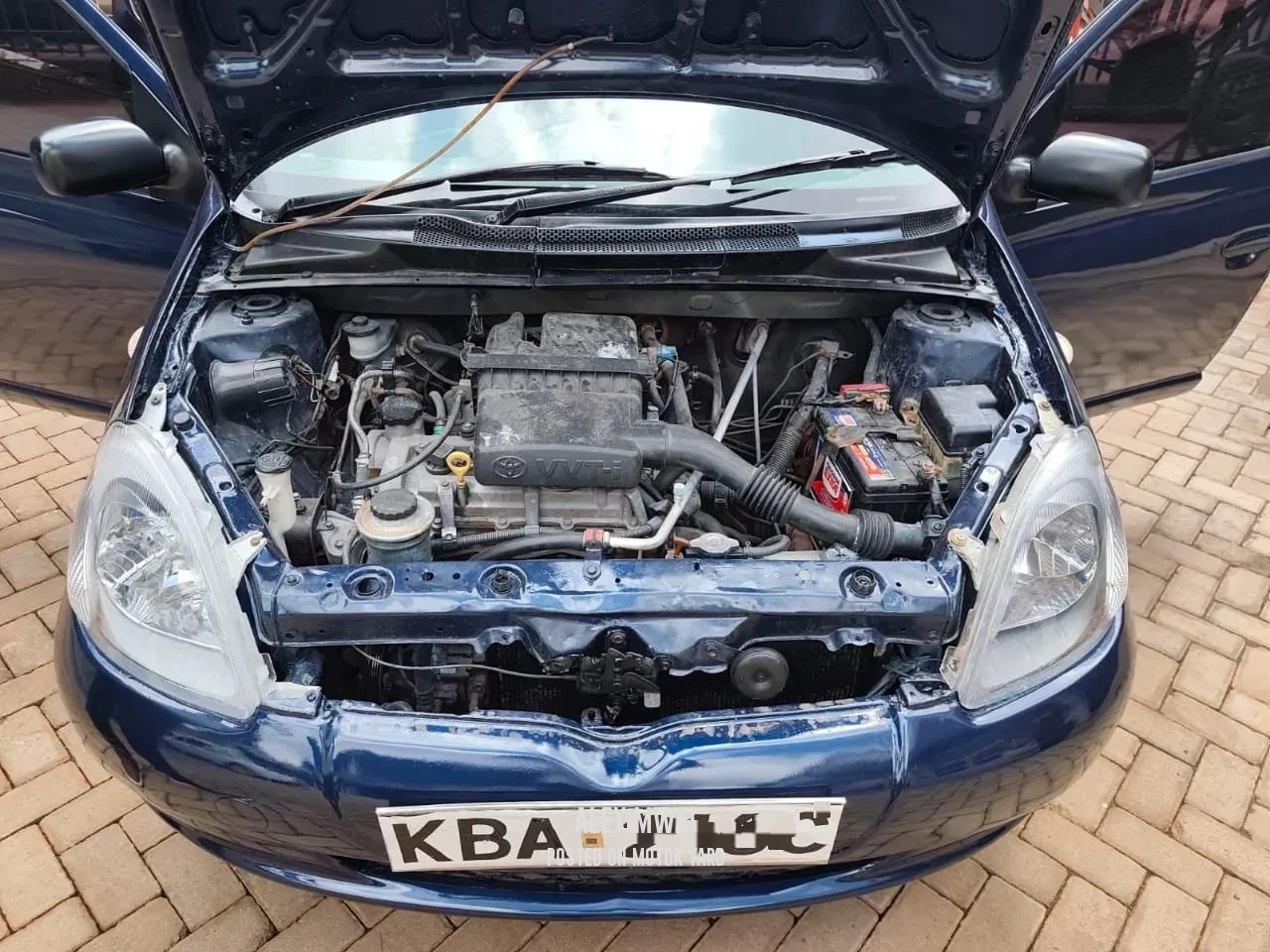 Toyota Vitz 2000 Blue