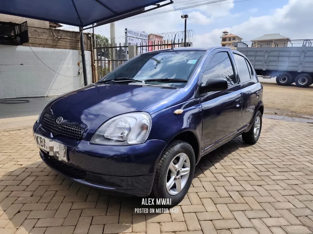 Toyota Vitz 2000 Blue