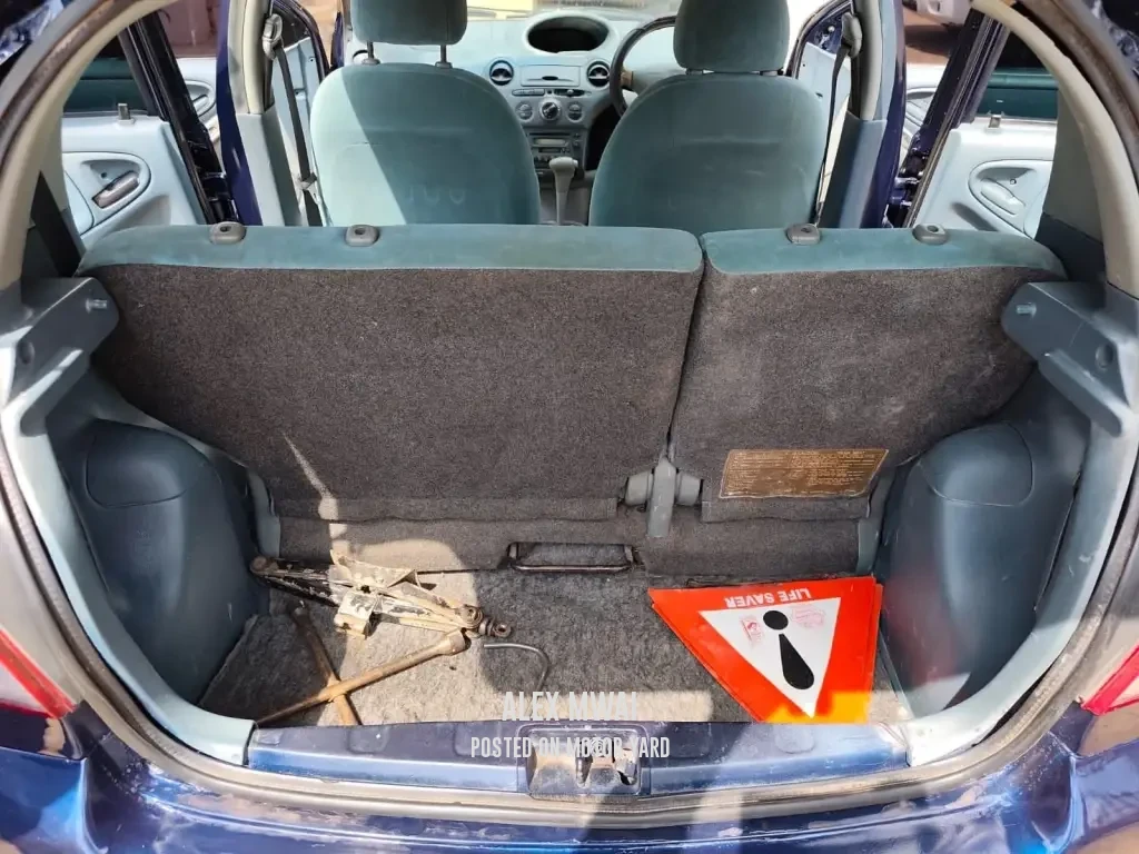 Toyota Vitz 2000 Blue