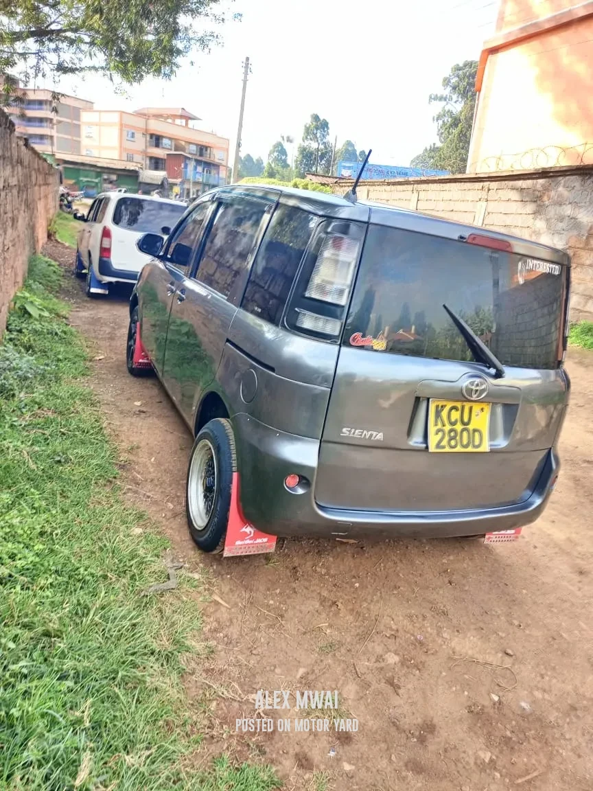 Toyota Sienta 2015 Black