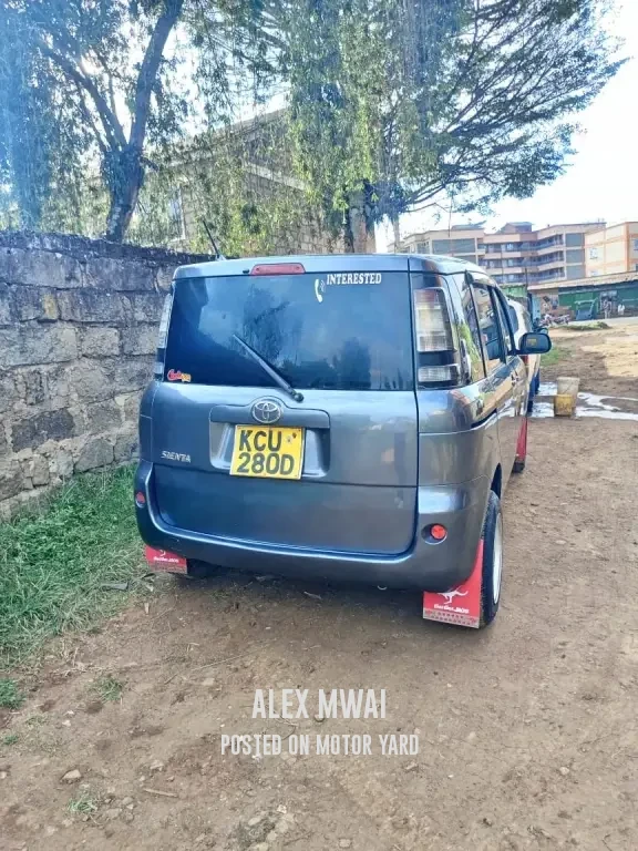 Toyota Sienta 2015 Black