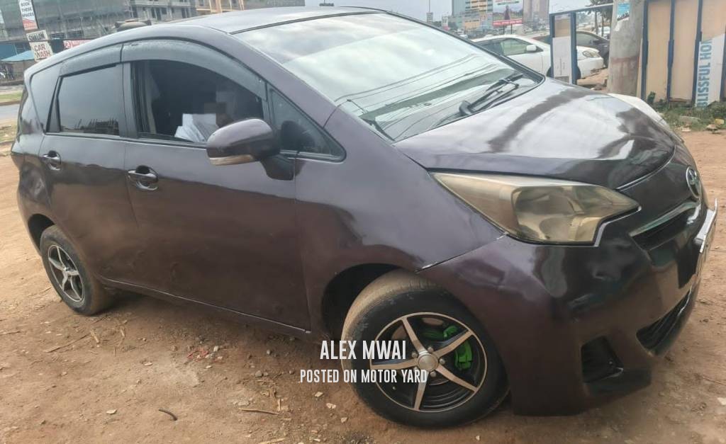 Toyota Ractis 2011 Black