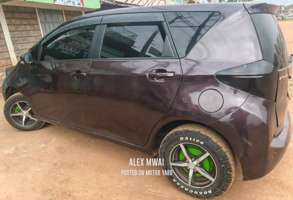 Toyota Ractis 2011 Black