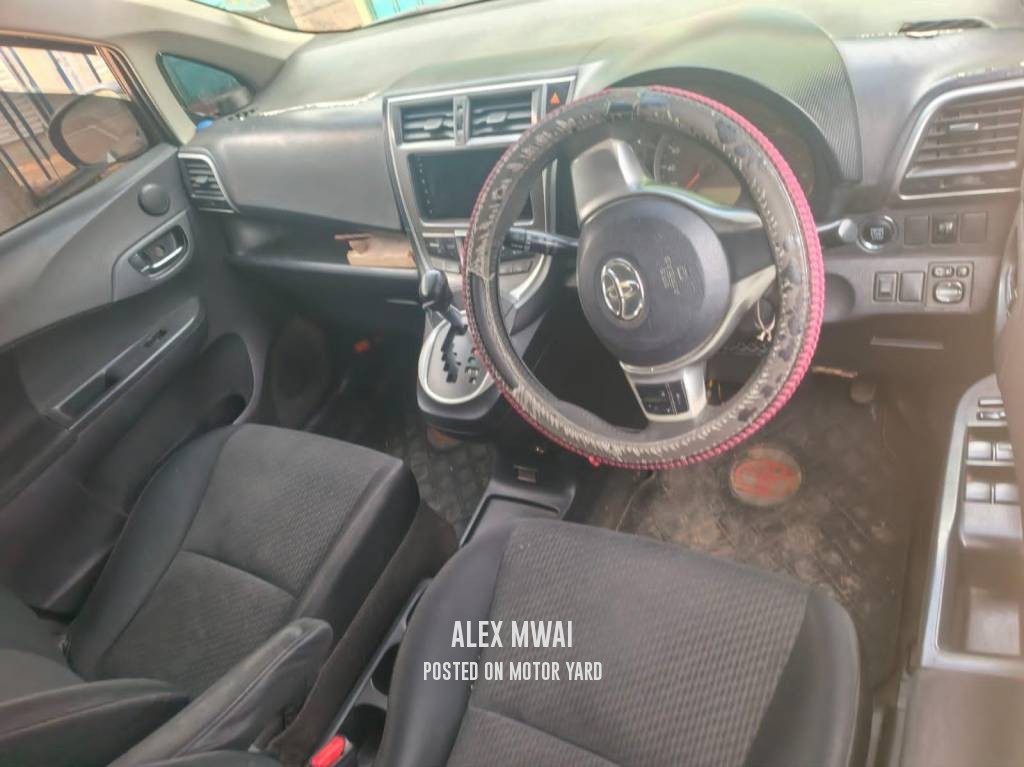 Toyota Ractis 2011 Black