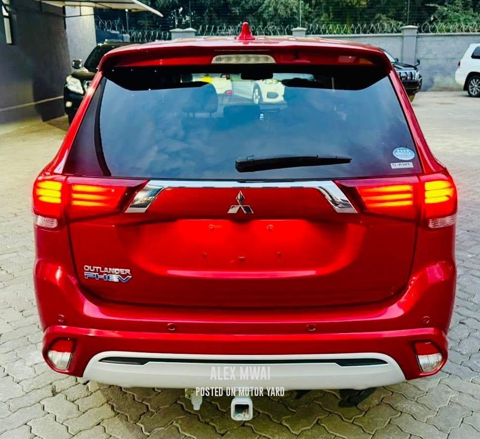 Mitsubishi Outlander PHEV 2018 Red