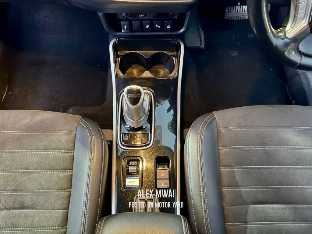 Mitsubishi Outlander PHEV 2018 Red