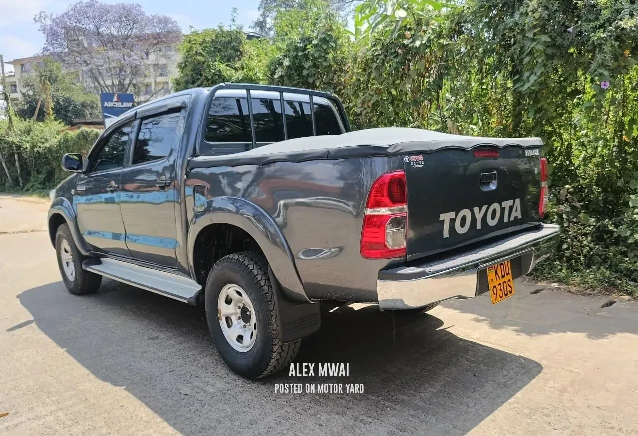 Toyota Hilux Vigo D/Cab 2015 Black