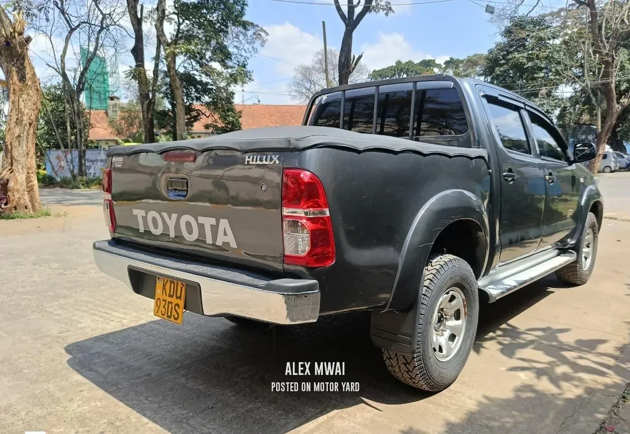 Toyota Hilux Vigo D/Cab 2015 Black