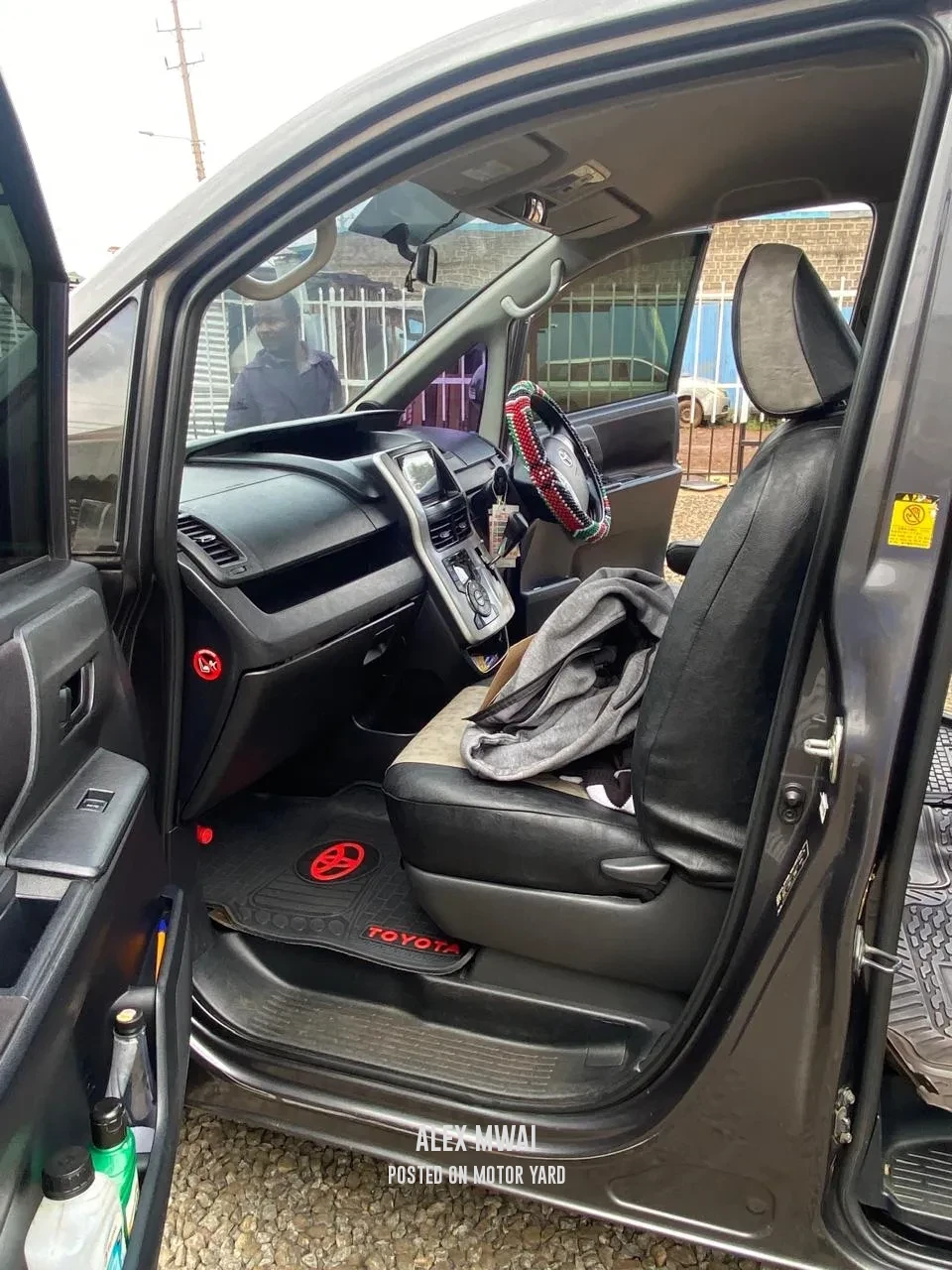 Toyota Noah 2014 Grey